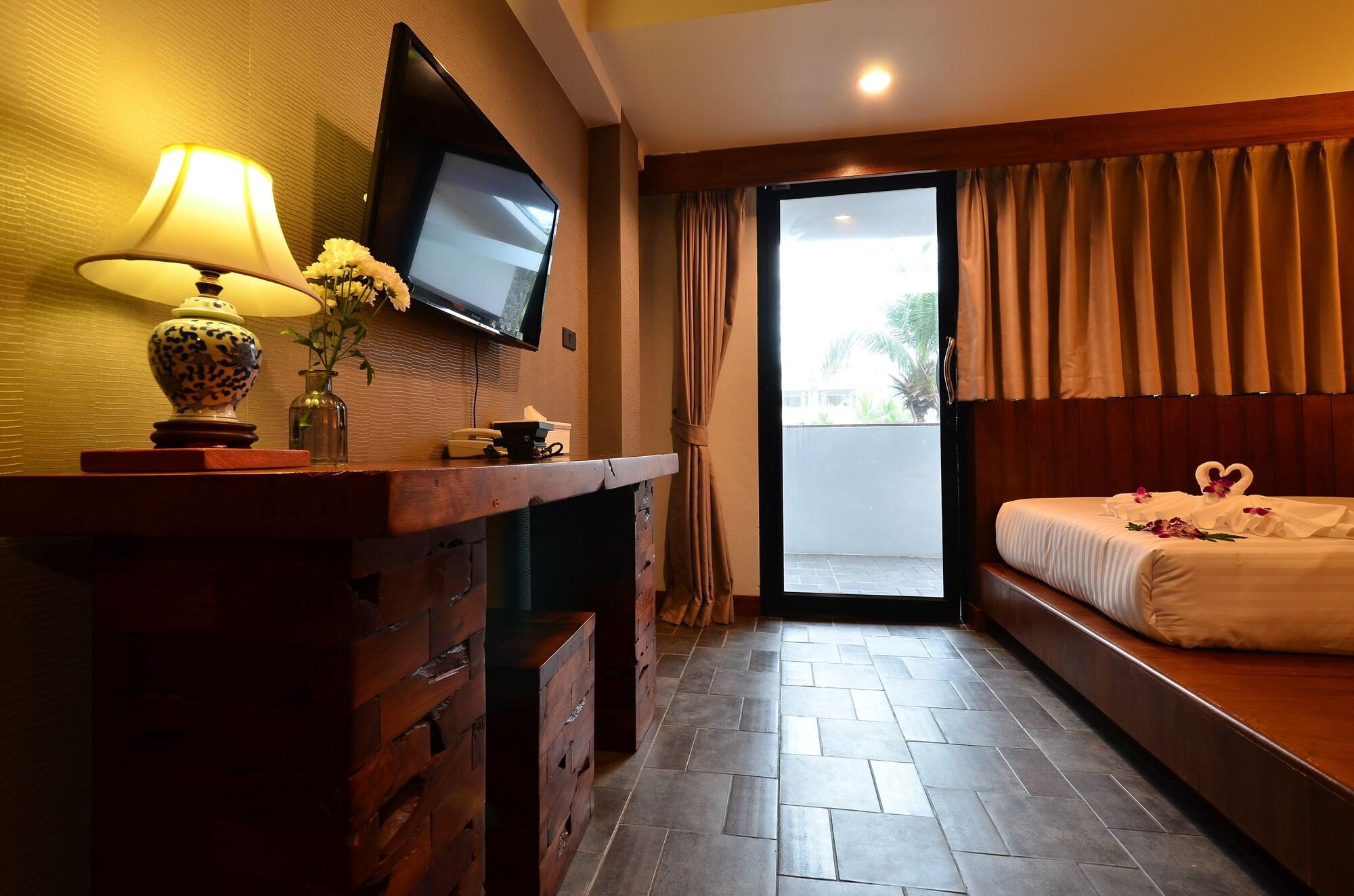 Lap Roi Karon Beachfront By Shanaya Exterior foto